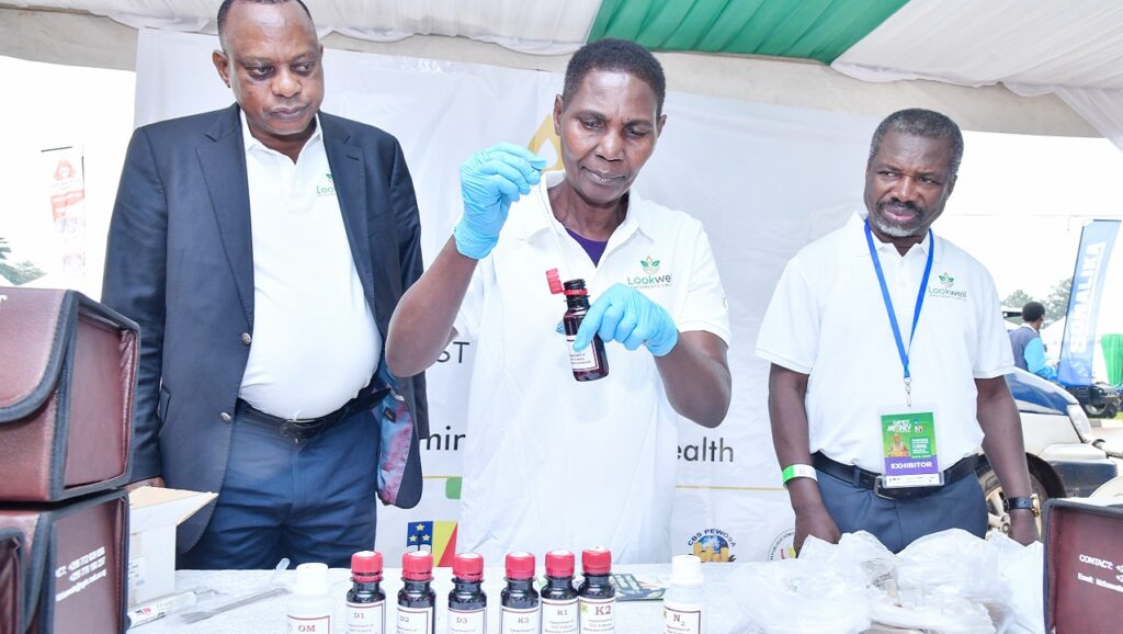 Najjuma demonstrates as Lookwell CEO Paul Mark Kayongo and RUFORUM Manager Research Innovations and development Proffessor Majaliwa Mwanjalolo looks on